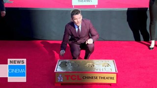 Ethan Hawke: L'attore lascia le impronte nel cemento di Hollywood