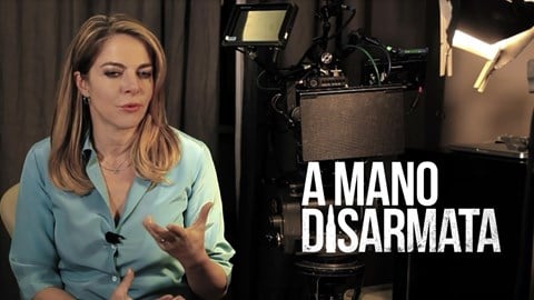 A Mano Disarmata Featurette: Claudia Gerini è Federica Angeli - HD