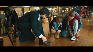 Clip Ufficiale del Film: "Allacciarsi le scarpe" - HD