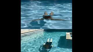 Alias - Clip sexy nella piscina: Alias: Jennifer Garner ricrea la celebre scena della piscina: Clip