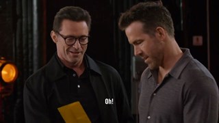 Deadpool & Wolverine Hugh Jackman regala un biglietto del cinema a Ryan Reynolds per vedere il Film insieme - HD