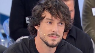 Uomini e Donne, arriva il primo bacio per Michele Longobardi.