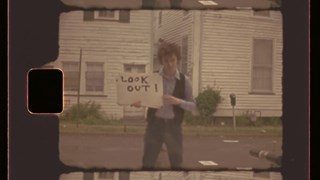 A Complete Unknown Timothée Chalamet nei panni di Bob Dylan nel suo iconico video musicale "Subterranean Homesick Blues" - HD