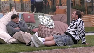 Grande Fratello, Lorenzo e Giglio si allontanano, lui si sfoga con Shaila.