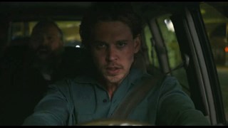 Una Scomoda Circostanza - Caught Stealing: Il Trailer Ufficiale Italiano del Film di Darren Aronofsky con Austin Butler, Zoë Kravitz e Matt Smith - HD