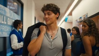 The Bad Boy and Me: Il Trailer Ufficiale in Italiano del Film con Noah Beck basato sul romanzo Sidelined: The Qb and Me - HD
