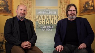 Lavoreremo da grandi: La nostra video intervista con di Antonio Albanese e  Giuseppe Battiston - HD